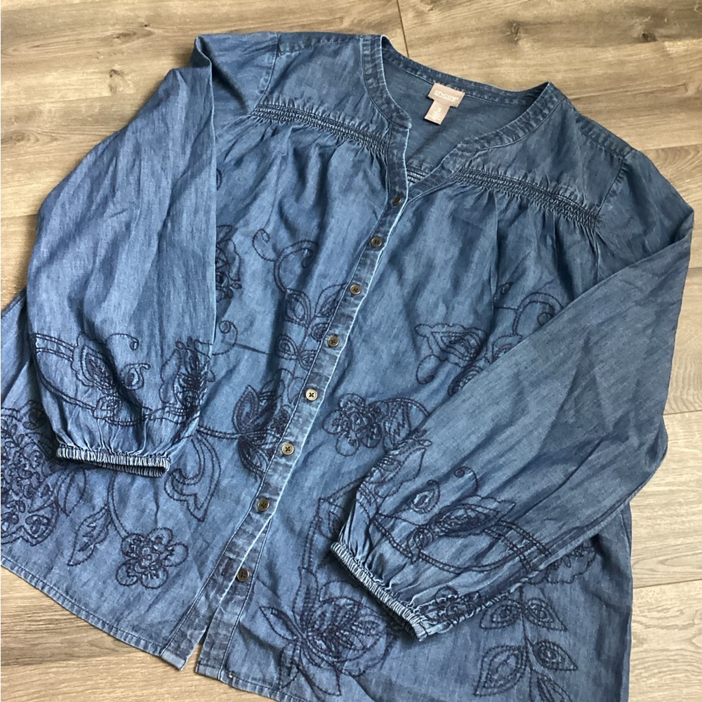 Chico women’s size 3 denim shirt